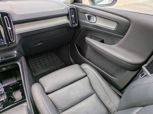 Certified 2023 Volvo XC40 B5 Plus w/ Driver Assist Package image 17