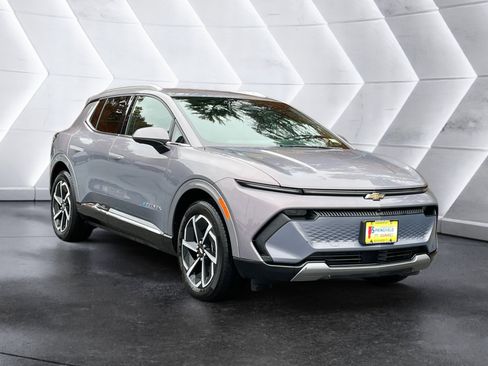 Certified 2025 Chevrolet Equinox EV LT w/ Convenience Package image 8