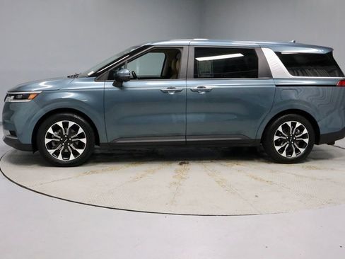 Used 2023 Kia Carnival EX FWD image 8