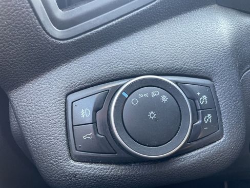 Used 2018 Ford Escape SE w/ SE Sport Appearance Package image 8