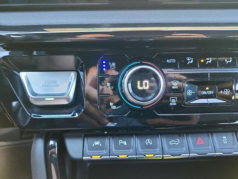 Certified 2025 GMC Sierra 1500 AT4 w/ AT4 Premium Package image 22