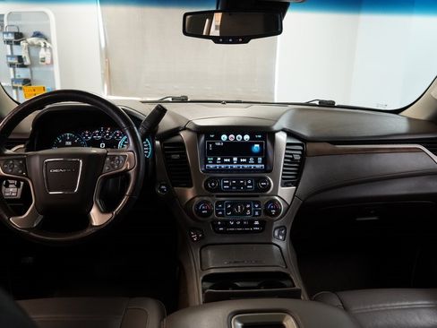 Used 2018 GMC Yukon Denali image 10