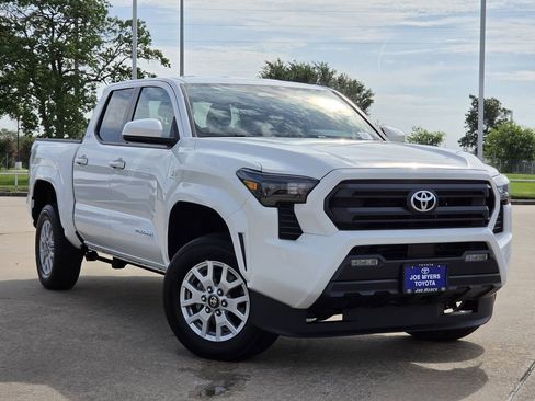 Used 2024 Toyota Tacoma SR5 AWD/4WD image 2