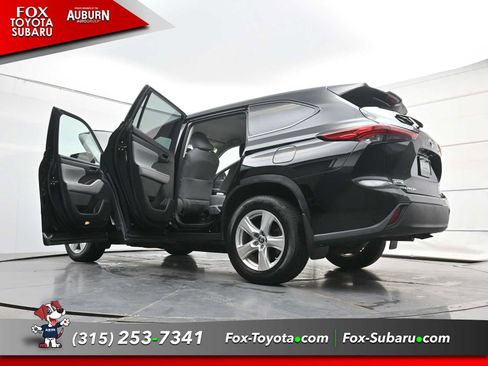 Used 2023 Toyota Highlander LE AWD/4WD image 34