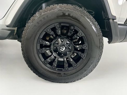 Used 2021 Jeep Wrangler Unlimited Sahara AWD/4WD image 30