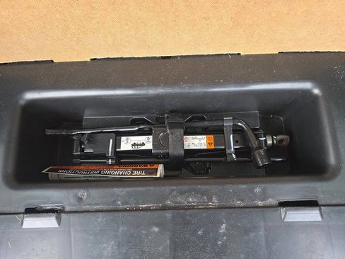 Used 2011 Ford Escape XLT image 33