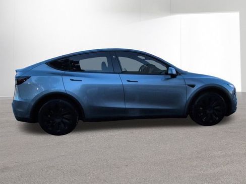Used 2026 Tesla Model Y Long Range image 4