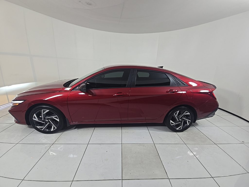 Certified 2025 Hyundai Elantra SEL FWD image 8