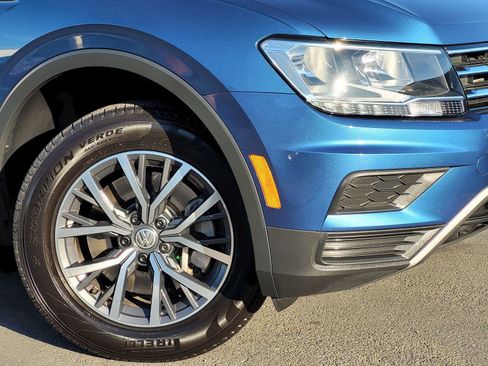 Certified 2020 Volkswagen Tiguan SE image 5