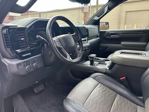 Used 2022 Chevrolet Silverado 1500 ZR2 w/ Technology Package AWD/4WD image 10