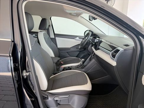 Certified 2025 Volkswagen Taos SE FWD image 29