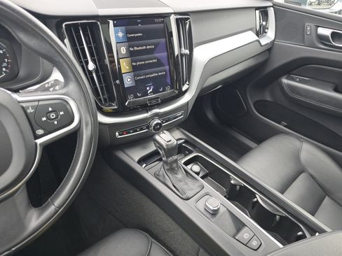 Used 2018 Volvo XC60 T6 Momentum w/ Advanced Package image 23