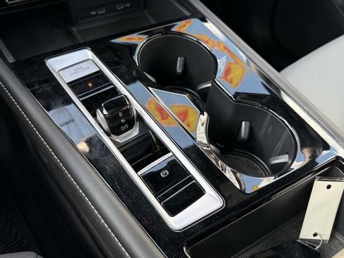 Used 2024 Volkswagen Atlas Cross Sport SEL R-Line image 19