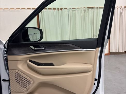 New 2025 Jeep Grand Cherokee L Limited image 35