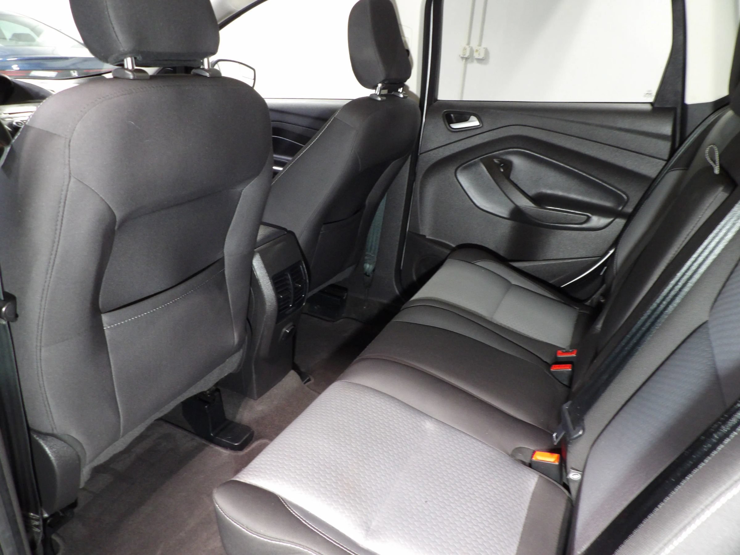 Used 2018 Ford Escape SE FWD image 9
