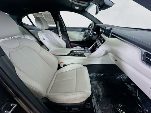 Used 2025 Genesis G70 2.5T RWD image 12