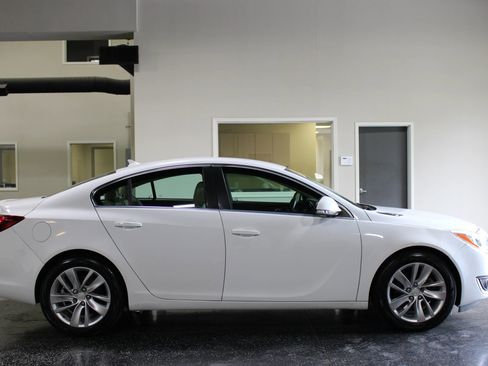 Used 2014 Buick Regal FWD image 2