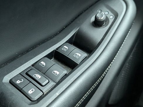 Used 2023 Jeep Grand Cherokee Altitude image 13