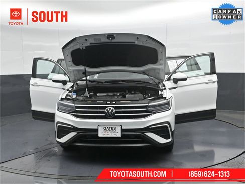 Used 2024 Volkswagen Tiguan SE image 60