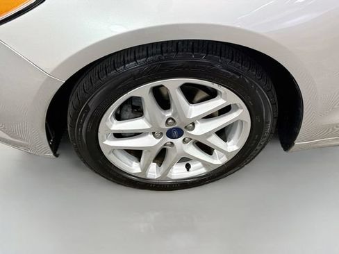 Used 2016 Ford Fusion SE FWD image 29