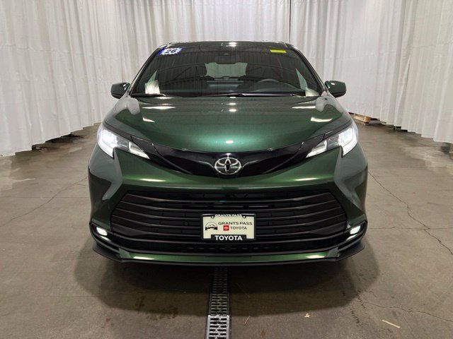 Certified 2026 Toyota Sienna XLE Woodland Edition AWD/4WD image 9