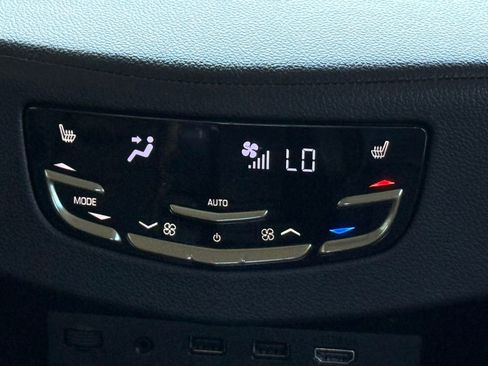 Used 2020 Cadillac Escalade Premium Luxury image 24