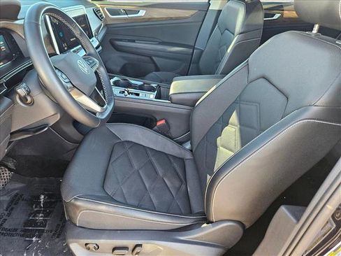 Used 2025 Volkswagen Atlas SE w/ Black Wheel Package image 14