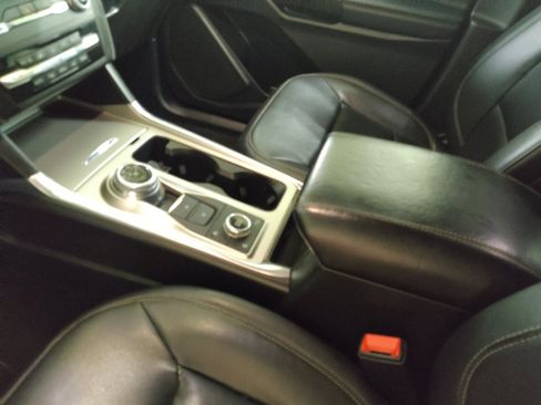 Used 2020 Ford Explorer XLT w/ Equipment Group 202A AWD/4WD image 26