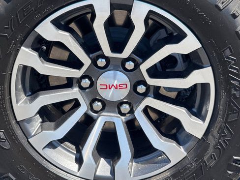 Used 2023 GMC Sierra 1500 AT4 w/ AT4 Premium Package AWD/4WD image 45