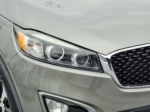 Used 2016 Kia Sorento EX image 9