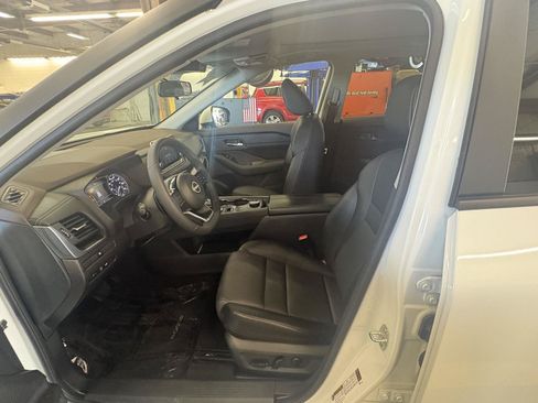 Used 2023 Nissan Rogue SV w/ SV Premium B Package AWD/4WD image 25