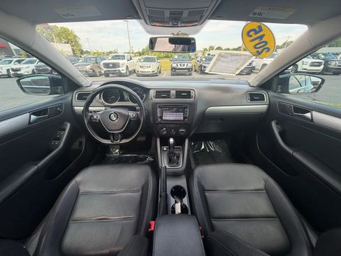 Used 2015 Volkswagen Jetta SE FWD image 16