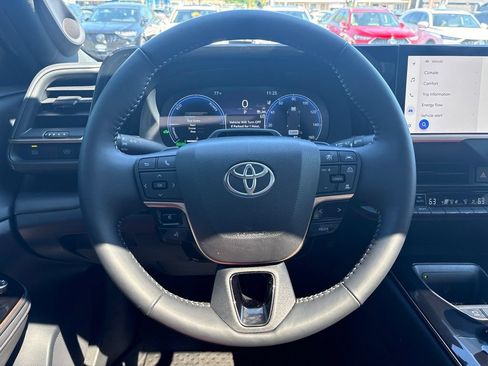 Used 2026 Toyota Crown Platinum AWD/4WD image 17