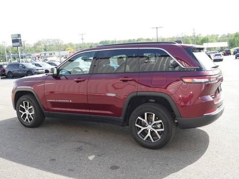 Used 2024 Jeep Grand Cherokee Limited w/ Luxury Tech Group II AWD/4WD image 10