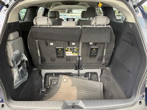 Used 2026 Toyota Sienna LE AWD/4WD image 34