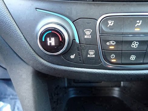 Used 2023 Chevrolet Equinox LT image 25