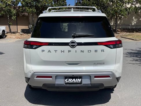 Used 2023 Nissan Pathfinder Platinum w/ Cargo Package FWD image 6
