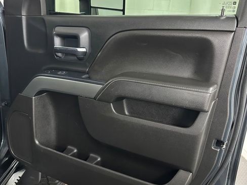 Used 2018 Chevrolet Silverado 1500 LT w/ All Star Edition image 34