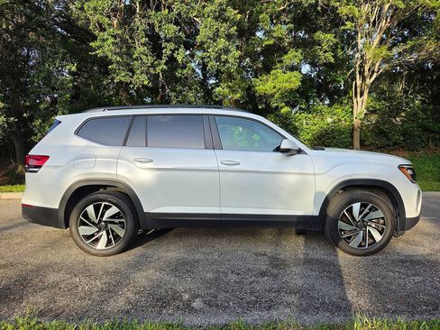 Used 2026 Volkswagen Atlas SE FWD image 2