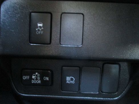 Used 2020 Toyota Tacoma SR image 20