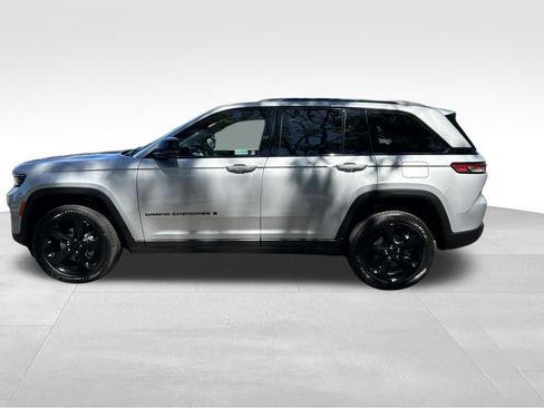 New 2025 Jeep Grand Cherokee Altitude image 3