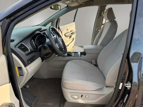 Used 2019 Kia Sedona LX FWD image 12