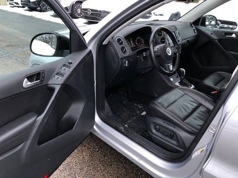 Used 2017 Volkswagen Tiguan Sport image 11