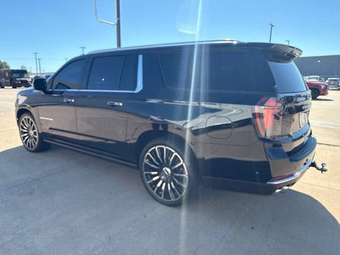 Used 2025 Chevrolet Suburban High Country AWD/4WD image 6