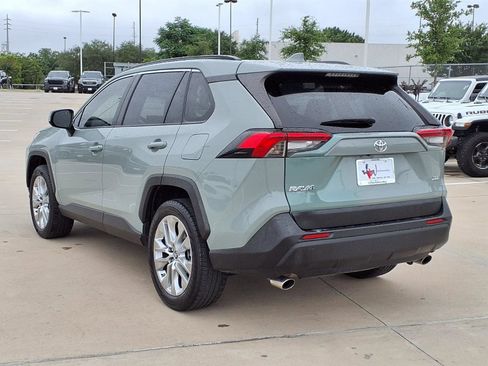 Used 2019 Toyota RAV4 XLE Premium FWD image 2