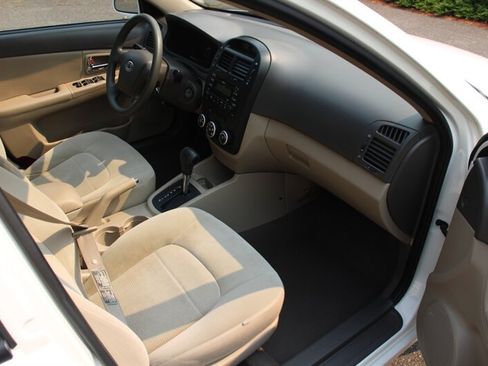 Used 2009 Kia Spectra EX FWD image 13