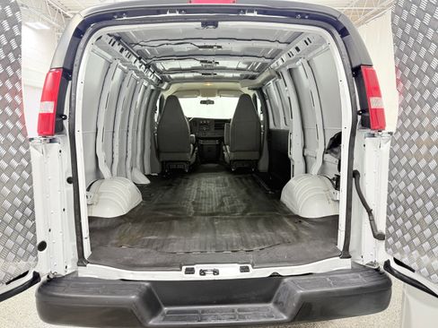 Used 2023 GMC Savana 2500 w/ Driver Convenience Package image 10