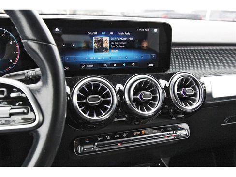 Used 2022 Mercedes-Benz GLB 250 image 15