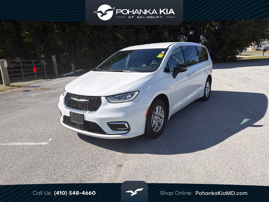 Used 2025 Chrysler Pacifica Select FWD image 1