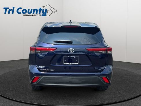Used 2023 Toyota Highlander LE FWD image 7